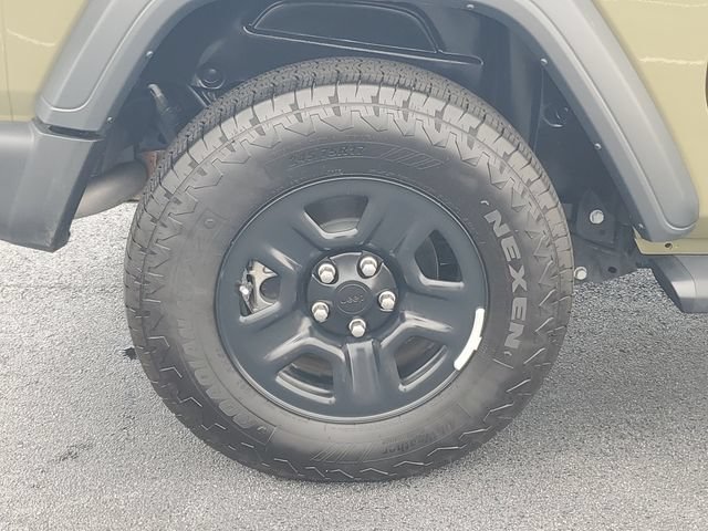Used 2025 Jeep Wrangler Sport AWD/4WD image 7