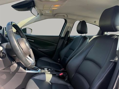 Used 2019 Toyota Yaris XLE FWD image 16