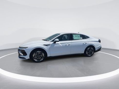 New 2026 Hyundai Sonata SEL FWD image 4