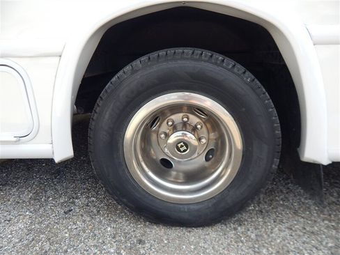 Used 2022 Ford E-350 and Econoline 350 Super Duty w/ A/C Prep Package RWD image 15