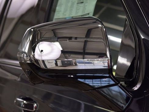 New 2025 Chevrolet Suburban Premier image 16