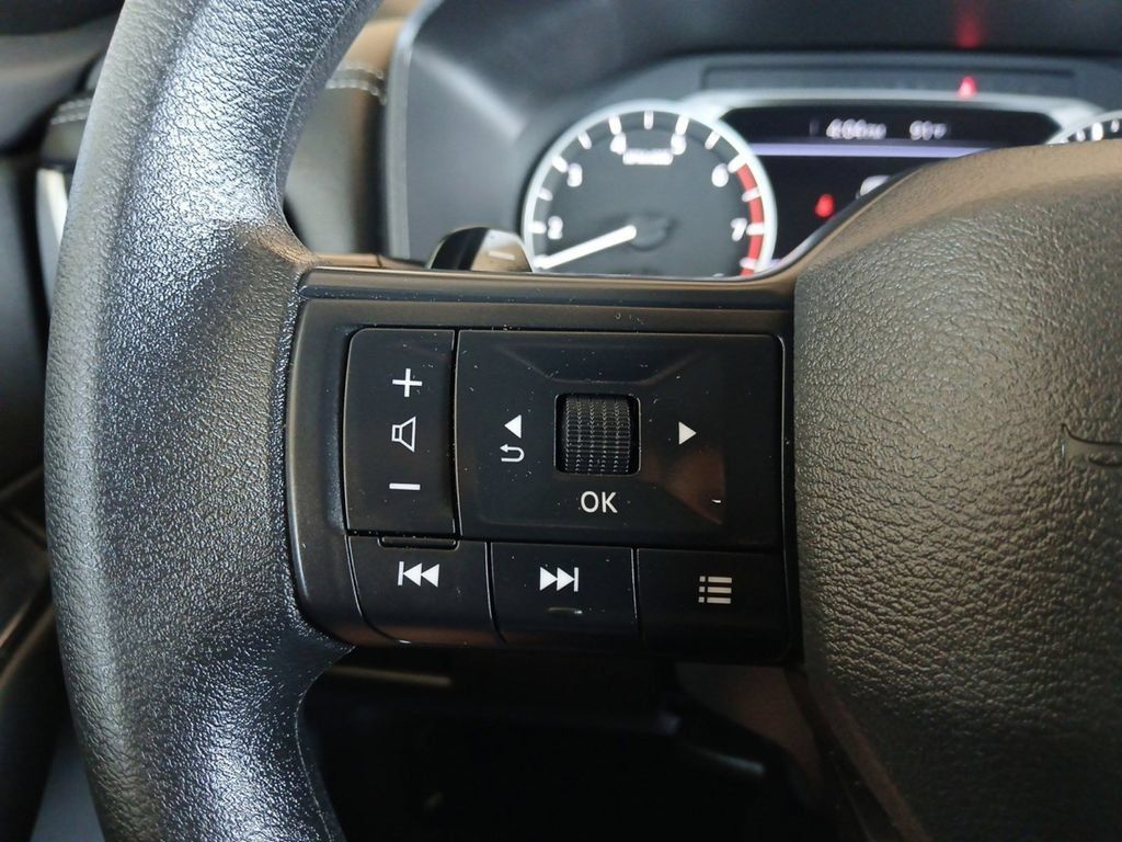 Used 2025 Nissan Rogue S AWD/4WD image 17