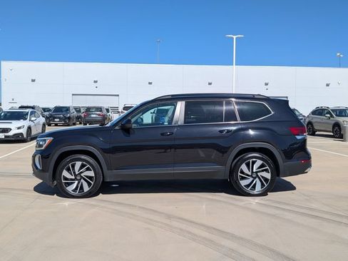 Used 2025 Volkswagen Atlas SE FWD image 3
