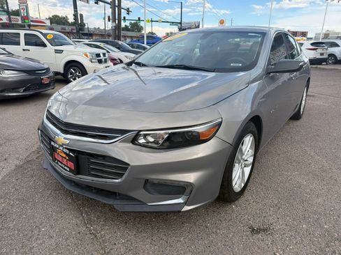 Used 2017 Chevrolet Malibu LT FWD image 4