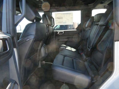 New 2026 Ford Bronco Outer Banks w/ Black Appearance Package AWD/4WD image 12