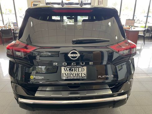 Used 2025 Nissan Rogue Platinum w/ Tech Package FWD image 4