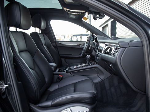 Certified 2024 Porsche Macan AWD/4WD image 13