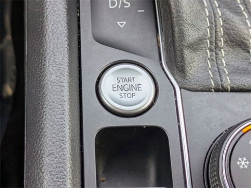 Used 2022 Volkswagen Atlas Cross Sport SE image 29