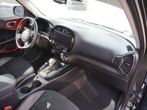 Used 2024 Kia Soul GT-Line FWD image 8