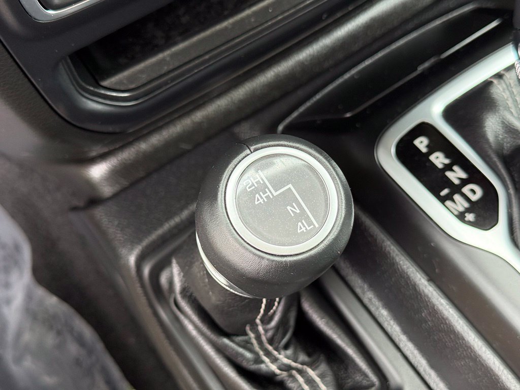 Used 2019 Jeep Wrangler Unlimited Sahara w/ Uconnect 4C Nav & Sound Group AWD/4WD image 33