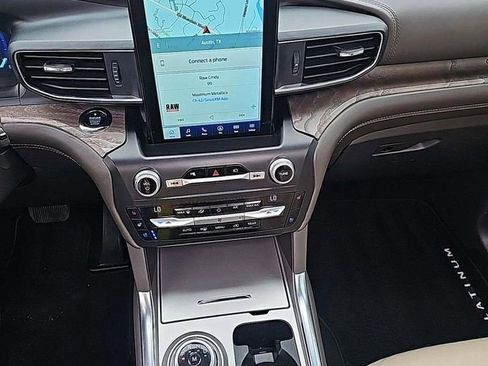 Used 2020 Ford Explorer Platinum w/ Premium Technology Package image 8