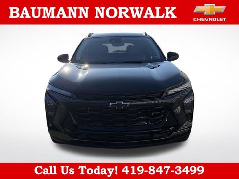 Used 2025 Chevrolet Trax ACTIV w/ Driver Confidence Package FWD image 2