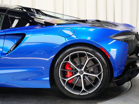 Used 2025 McLaren Artura Spider RWD image 11