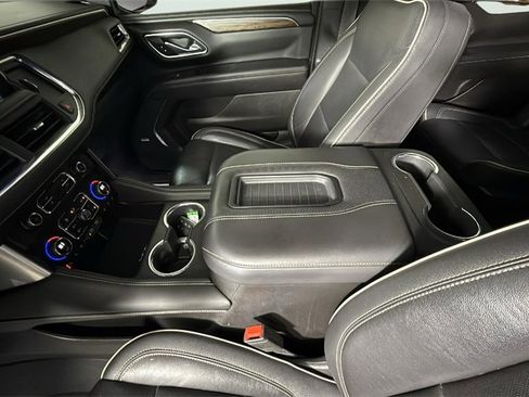 Used 2021 Chevrolet Suburban Premier image 24