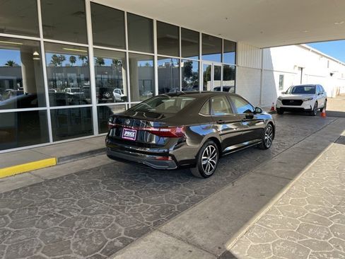 Used 2025 Volkswagen Jetta SE image 6