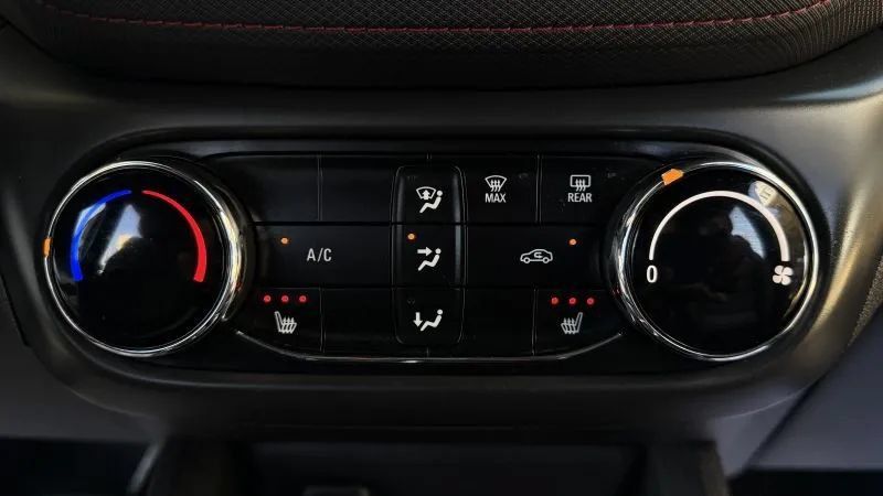 Used 2022 Chevrolet TrailBlazer RS FWD image 36