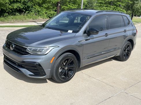 Certified 2023 Volkswagen Tiguan SE R-Line FWD image 5
