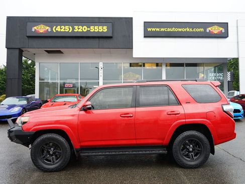 Used 2016 Toyota 4Runner SR5 image 2