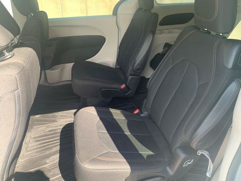 Used 2017 Chrysler Pacifica LX FWD image 10