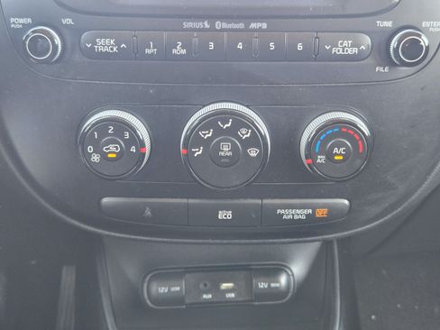 Used 2016 Kia Soul FWD image 18