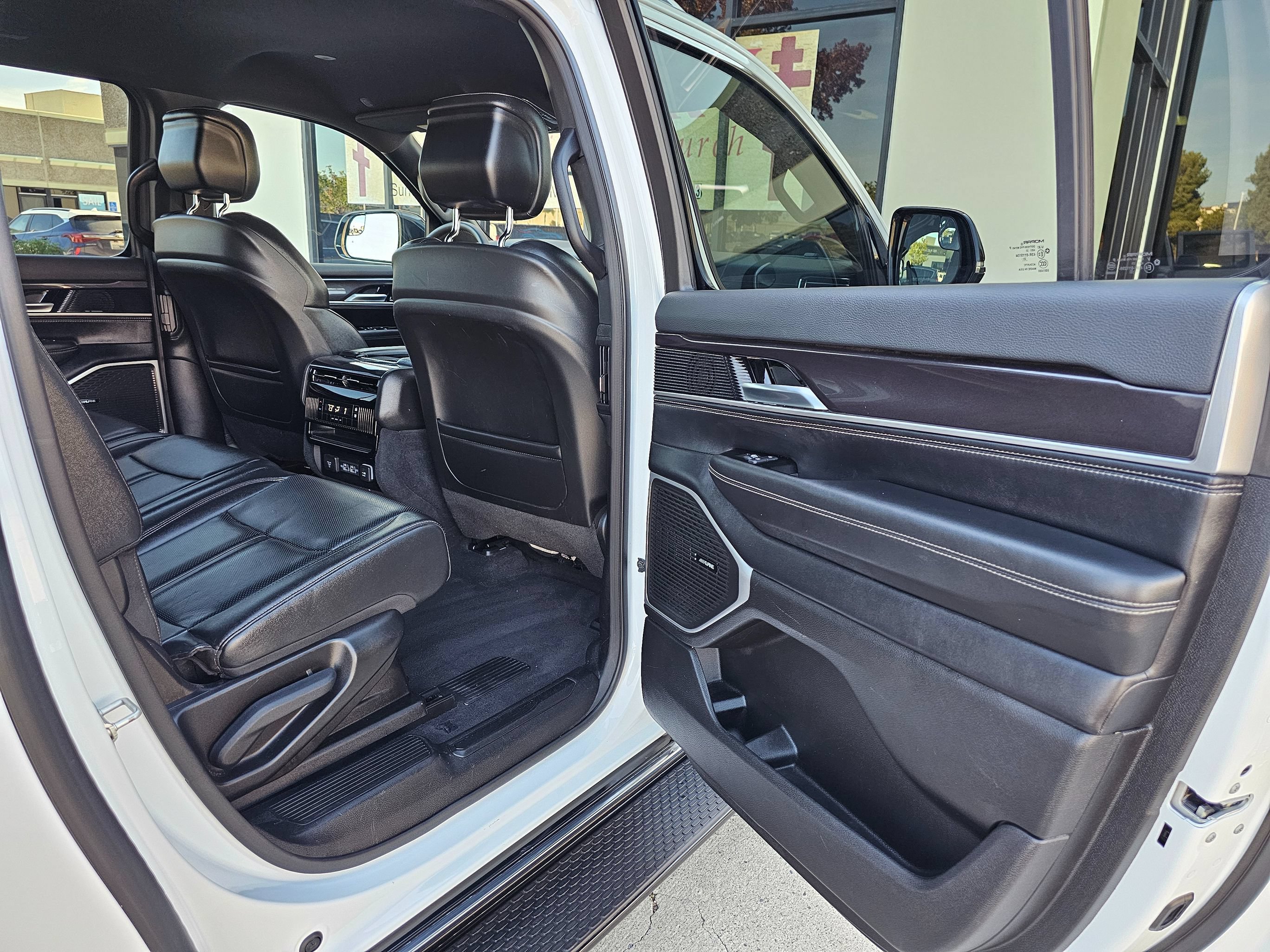 Used 2024 Jeep Wagoneer L 4WD image 24