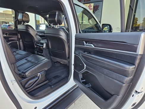 Used 2024 Jeep Wagoneer L 4WD image 24