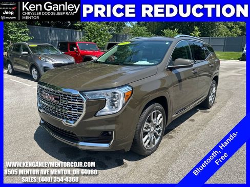 Used 2024 GMC Terrain Denali AWD/4WD image 3
