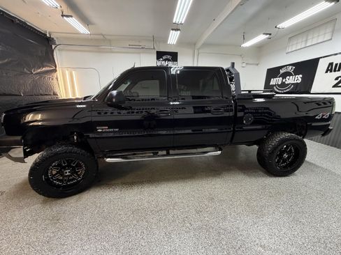 Used 2005 Chevrolet Silverado 2500 LT w/ Heavy-Duty Power Package AWD/4WD image 7