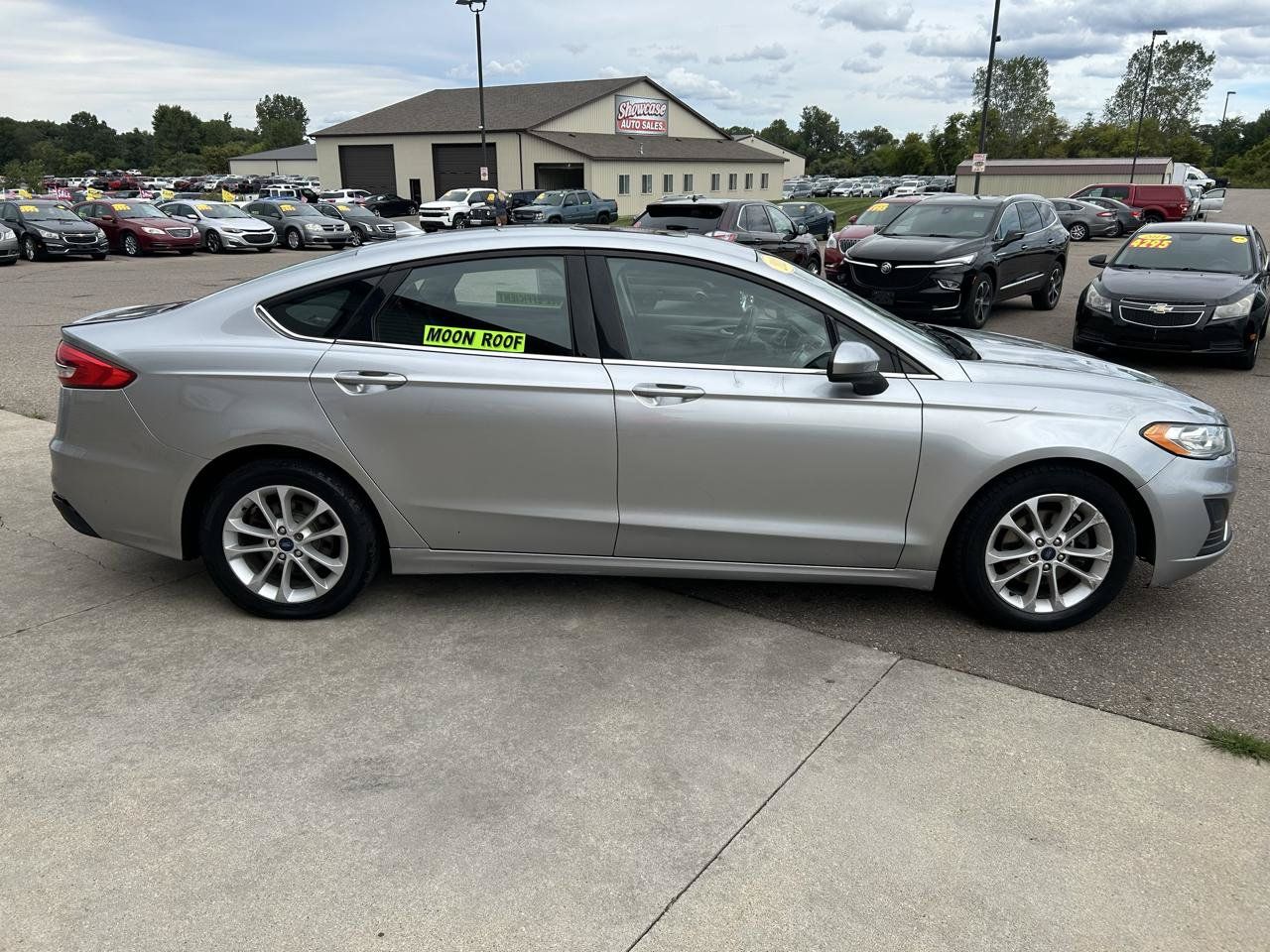 Used 2020 Ford Fusion SE FWD image 4