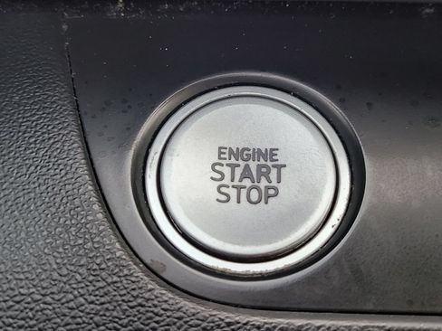 Used 2021 Hyundai Elantra Limited FWD image 16