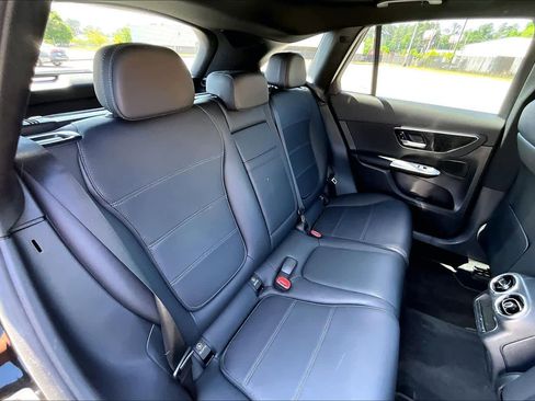 Used 2025 Mercedes-Benz GLC 300 image 20