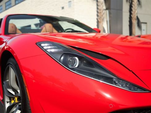 Used 2022 Ferrari 812 GTS image 13