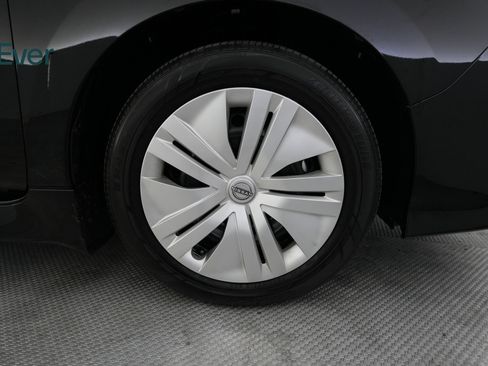 Used 2025 Nissan Leaf S FWD image 20