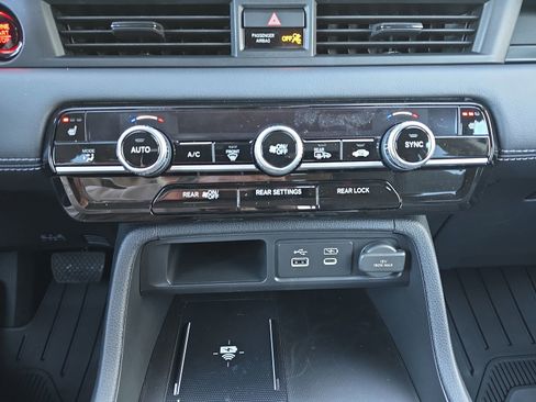 New 2025 Honda Pilot EX-L image 24