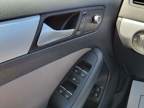 Used 2014 Volkswagen Jetta SEL Premium image 24