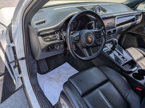 Used 2023 Porsche Macan Turbo AWD/4WD image 9
