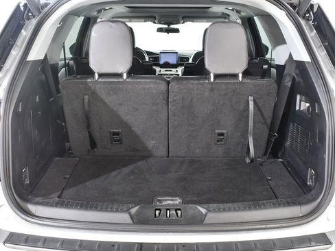 Used 2022 Ford Explorer XLT w/ Equipment Group 202A AWD/4WD image 21
