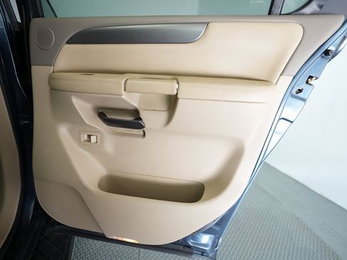 Used 2014 Nissan Armada SV image 19