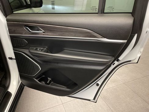 Used 2021 Jeep Grand Cherokee L Limited image 32