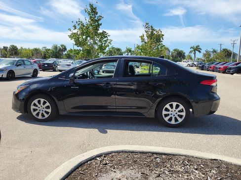 Used 2024 Toyota Corolla LE image 2