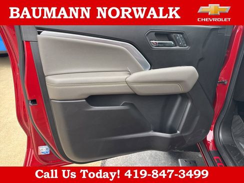 Used 2024 Chevrolet Colorado ZR2 w/ ZR2 Convenience Package III AWD/4WD image 17