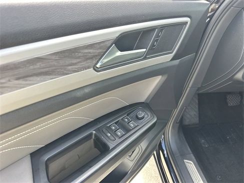 Used 2021 Volkswagen Atlas Cross Sport SE w/ Panoramic Sunroof Package image 20