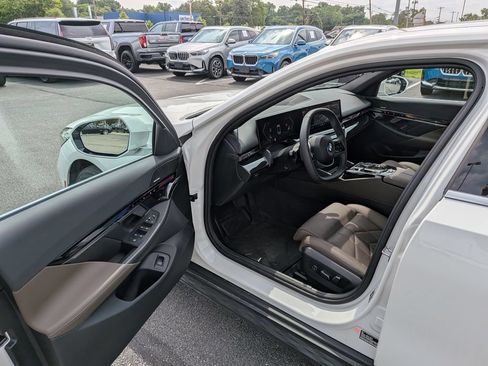 Used 2024 BMW 540i xDrive w/ Premium Package AWD/4WD image 5