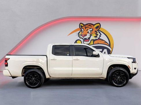 Used 2023 Nissan Frontier SV image 4