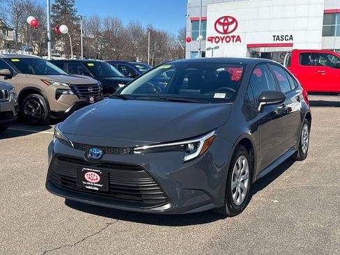 Used 2025 Toyota Corolla LE image 3