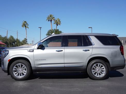 Certified 2023 GMC Yukon SLT w/ SLT Luxury Package image 2