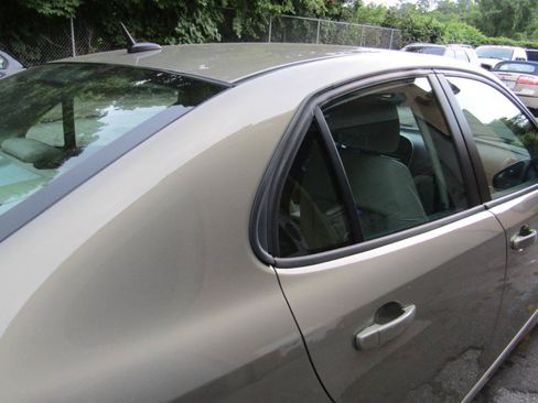 Used 2008 Saab 9-3 2.0T w/ Cold Weather Package FWD image 18