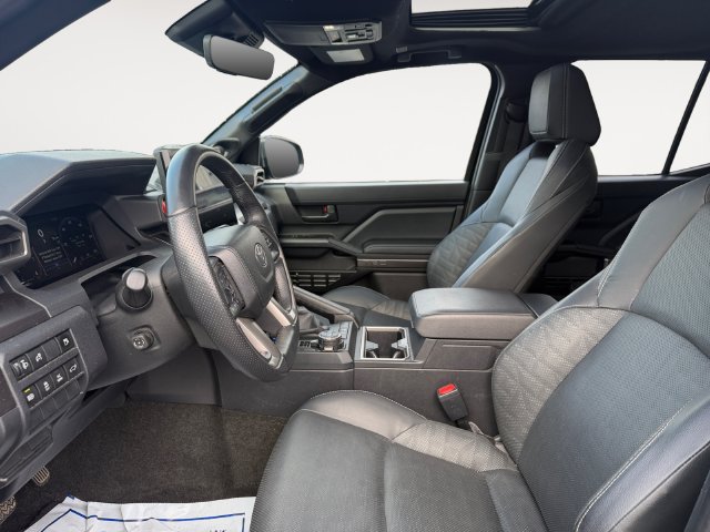 Used 2025 Toyota 4Runner TRD Off-Road Premium AWD/4WD image 11