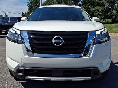 Used 2023 Nissan Pathfinder Platinum w/ Cargo Package AWD/4WD image 2