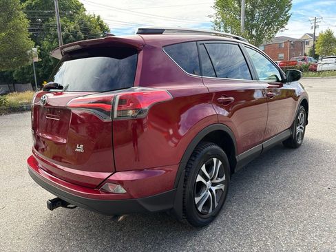 Used 2018 Toyota RAV4 LE AWD/4WD image 6